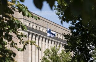 Språkexamen i finska för statsförvaltningen blir gratis